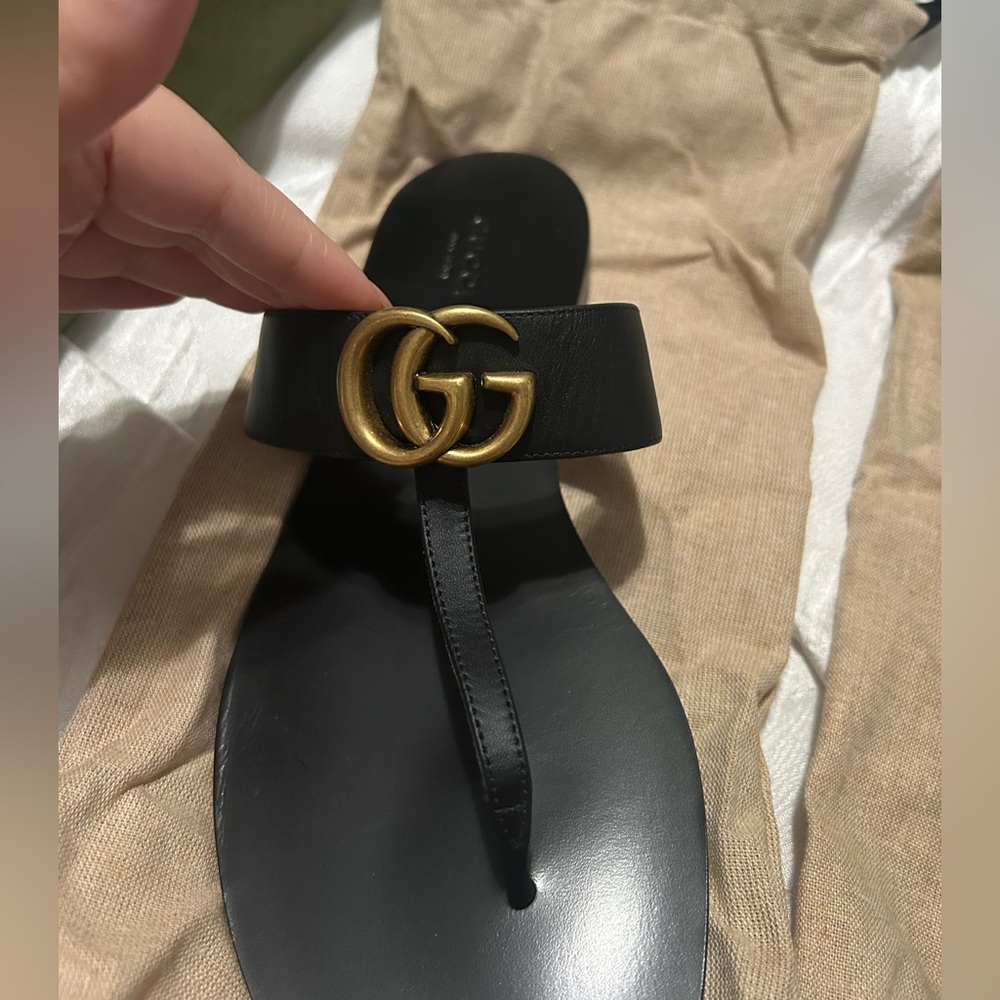 Gucci Women's Marmont Thong Sandals - Black Sandals Gold Hardware GOOD AS NEW - Picture 5 of 15